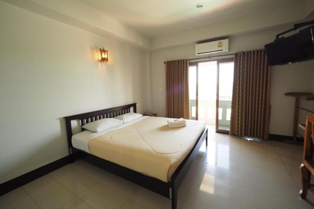Amornsukhothai Hotel Экстерьер фото