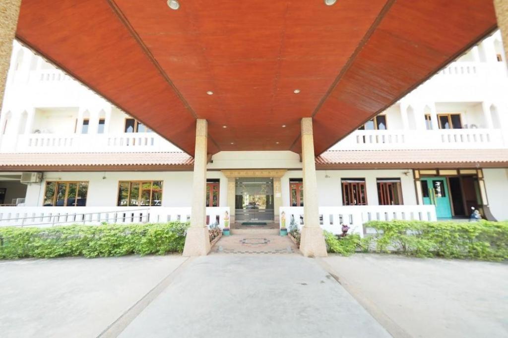 Amornsukhothai Hotel Экстерьер фото