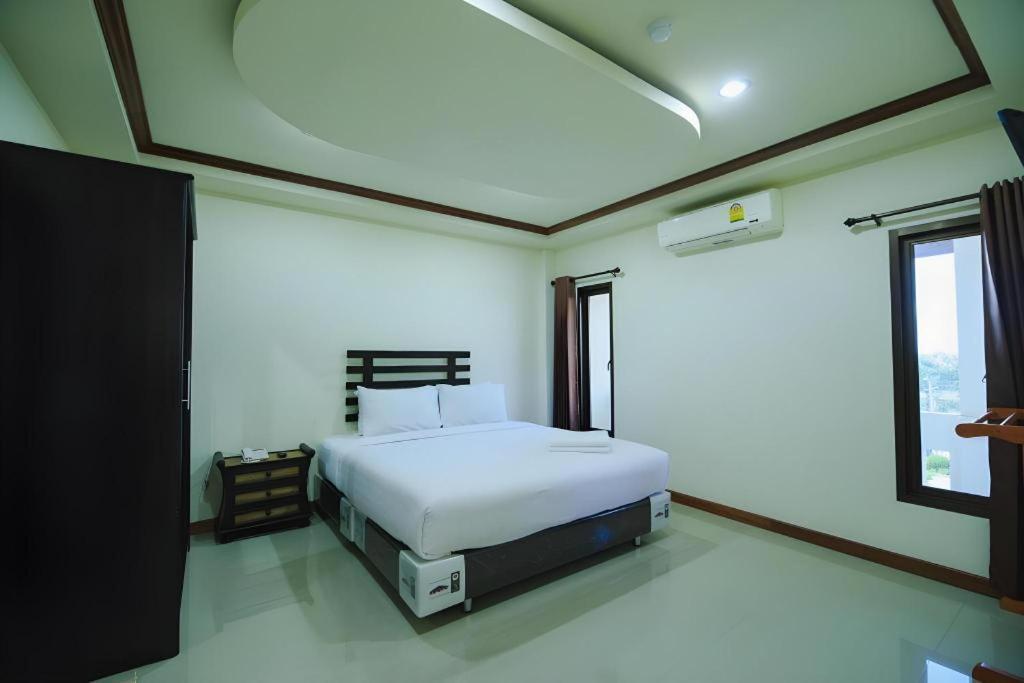 Amornsukhothai Hotel Экстерьер фото