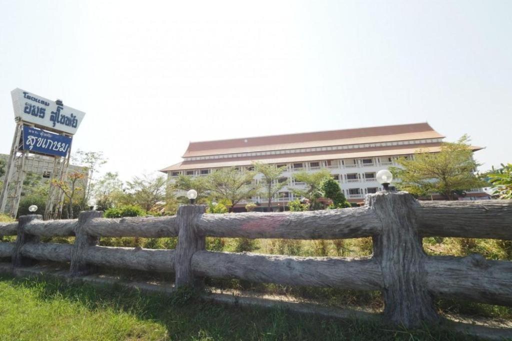 Amornsukhothai Hotel Экстерьер фото