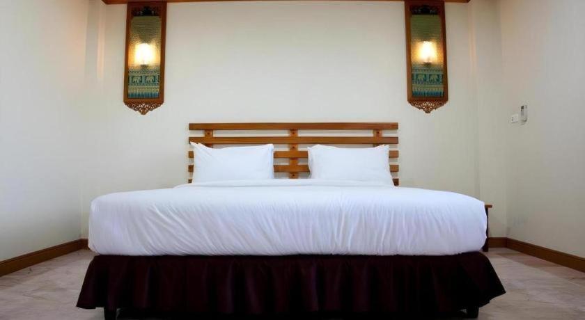 Amornsukhothai Hotel Экстерьер фото